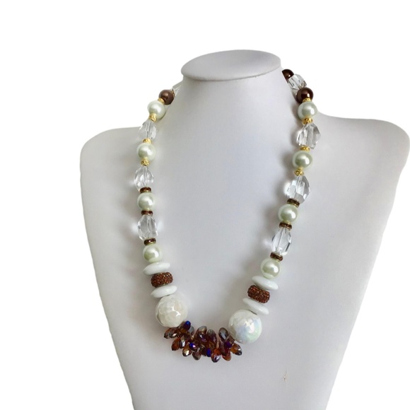 Cognac Crystals Pearls Necklace - Picture 3 of 6